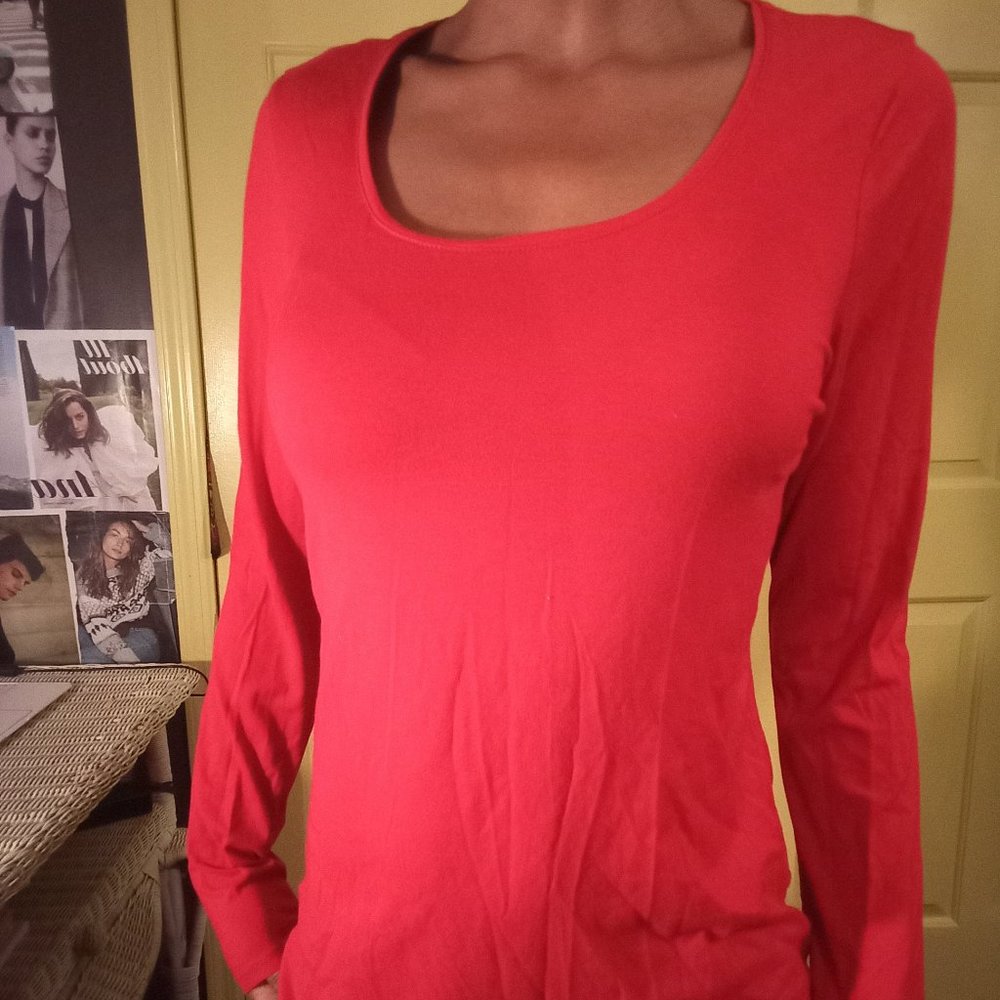 Lands End Co. shape - fit long sleeve t shirt. Made in Jordan.